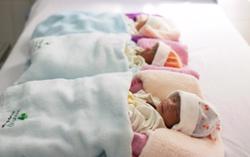 Đề xuất nhiều chính sách khuyến khích sinh con