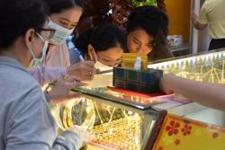 Giá vàng hôm nay, 27-3: Tăng mạnh rồi lao xuống