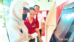 Agribank Krông Ana đưa máy gửi, rút tiền tự động vào hoạt động