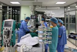 Tự chữa đau răng, người đàn ông sốc nhiễm khuẩn, nguy kịch