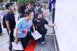 Thi tốt nghiệp THPT 2025: Hai nhóm thí sinh, hai loại đề thi