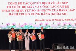 Quyết định cho 229 cán bộ nghỉ hưu trước tuổi, nghỉ thôi việc do sắp xếp tổ chức bộ máy tỉnh Đắk Lắk