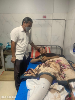 Nam sinh mồ côi bị tai nạn rất cần giúp đỡ