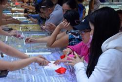 Giá vàng hôm nay, 17-4: Tăng mạnh, lập kỷ lục mới