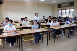 Xét tuyển đại học 2025: Băn khoăn tổ hợp mới