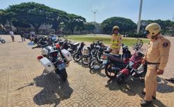 Gần 70 thiếu niên, học sinh tụ tập biểu diễn xe điện độ chế "khủng" để câu like