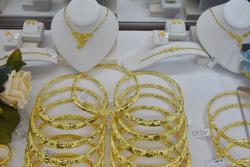 Giá vàng hôm nay 26-4: Sụt giảm đáng kể