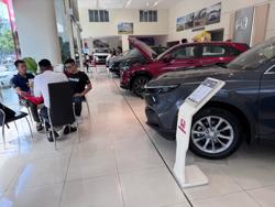 Xe lai bất ngờ tăng tốc