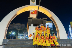 Ban Mê rực rỡ sắc đỏ