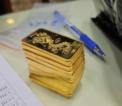 Giá vàng miếng SJC và vàng nhẫn "diễn biến lạ" so với giá vàng thế giới