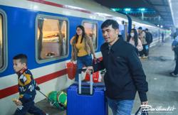 Nghỉ lễ 30/4: Giá vé máy bay tăng cao, đường sắt chạy thêm tàu