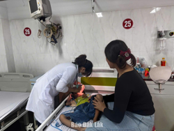 Bé trai 6 tuổi mắc nhiều dị vật đường thở trong thời gian dài