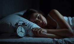 Tăng nguy cơ mất ngủ 63% vì làm điều này trên giường