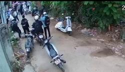 Nữ sinh lớp 10 bị bạn khác trường đánh túi bụi