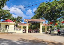 Vụ nhiều học sinh lớp 12 "tự nguyện" xin nghỉ học: 3 em đã được đi học lại