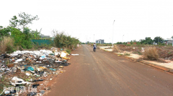 Dự án khu dân cư “ngập” trong rác thải
