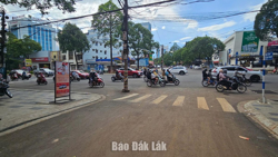 Sớm thu hồi trụ điện án ngữ dưới lòng đường Nguyễn Tất Thành, TP. Buôn Ma Thuột