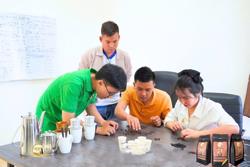 Mang cà phê từ buôn làng Ê Đê ra thế giới