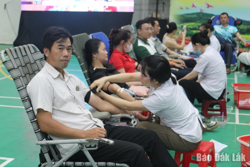 Hơn 1.000 đoàn viên công đoàn tham gia Ngày hội hiến máu tình nguyện