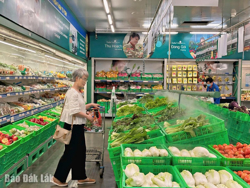 Thức ăn đường phố: "Tiện" nhưng chưa "lợi"