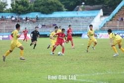 Vào cửa tự do, xem các cầu thủ U11 và U13 tranh tài