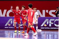 Tuyển futsal nữ Việt Nam thắng trận cầu 8 bàn, giành ngôi đầu bảng