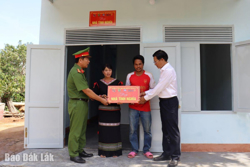 Huyện Krông Bông: Phân bổ gần 2,9 tỷ đồng thực hiện xóa nhà tạm, nhà dột nát