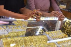 Giá vàng hôm nay, 9-5: Tiếp tục lao dốc