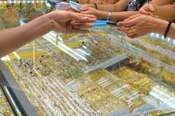 Giá vàng hôm nay 11-6: Giảm mạnh rồi bật tăng trở lại