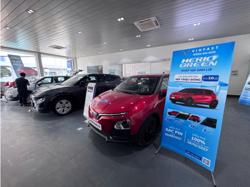 Sức mua xe điện tăng, xe xăng giảm