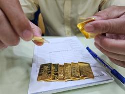 Giá vàng hôm nay 2-6: Vừa mở cửa, lại tăng