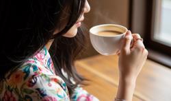 Lý do phụ nữ nên uống 2-3 tách cà phê mỗi ngày từ tuổi 45