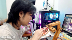 "Dệt" ước mơ bằng kim chỉ