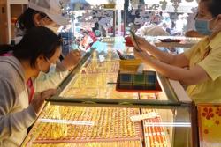 Giá vàng hôm nay, 1-7: Tiếp tục tăng vọt