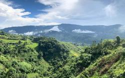 Công an điều tra vụ hòn đá lăn đè 2 cháu bé thương vong