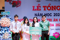 "Cú đúp" điểm 10 của nữ sinh Đắk Lắk giàu nghị lực