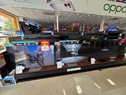 Tivi tồn kho lớn, giá giảm sâu