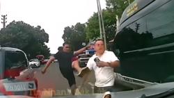 Danh tính người đàn ông trong clip "chạy lấn làn còn hùng hổ đánh người"