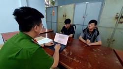 Bắt 2 thanh thiếu niên đâm người khác trọng thương vì cho rằng bị "nhìn đểu"