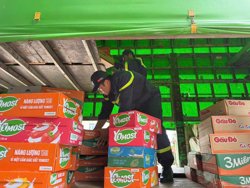 Người dân Đắk Lắk quyên góp hàng hóa thiết yếu ủng hộ người dân vùng lũ