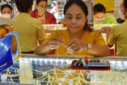 Giá vàng hôm nay, 1-8: Tiếp tục lao dốc