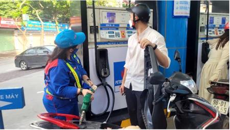 Xăng dầu cùng giảm giá, dầu diesel giảm mạnh nhất hơn 700 đồng/lít