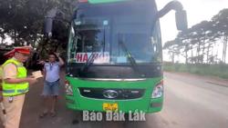 Vụ xe khách chở quá tải 21 người, phát hiện tài xế khai tên giả