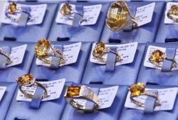 Giá vàng hôm nay 14-8: Tăng tiếp khi đồng USD suy yếu