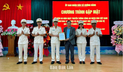 Khen thưởng đột xuất Công an xã Krông Năng trong đấu tranh với tội phạm về ma túy