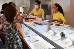 Giá vàng hôm nay 22-8: Giảm nhẹ khi nhà đầu tư chờ tín hiệu lãi suất từ Fed