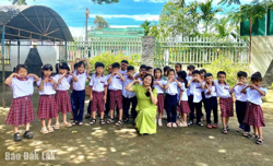 Học sinh lớp đầu cấp tựu trường thuận lợi