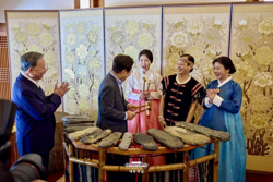 Đàn đá... chạm nhịp trái tim