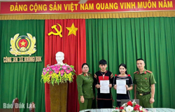 Xã Krông Búk: 4 thanh niên tự nguyện viết đơn tham gia nghĩa vụ Công an nhân dân