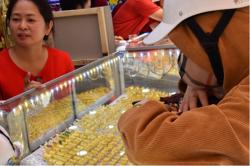 Giá vàng hôm nay 28-8: Tiếp tục tăng